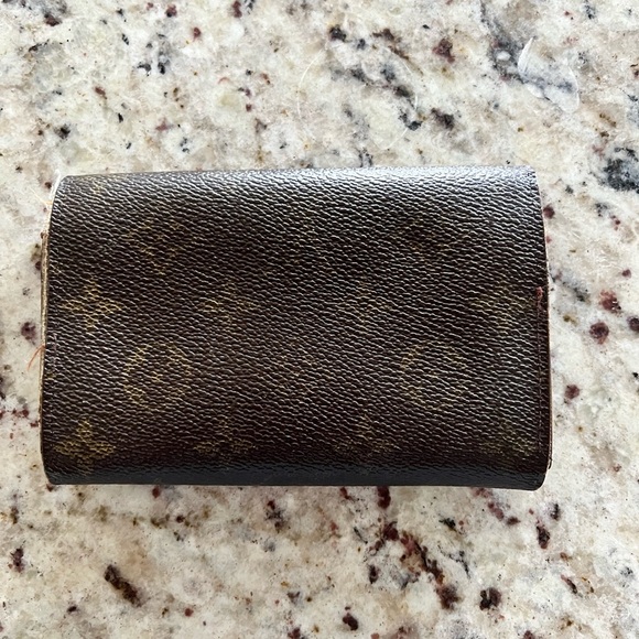 Louis Vuitton Wallet - Picture 2 of 9